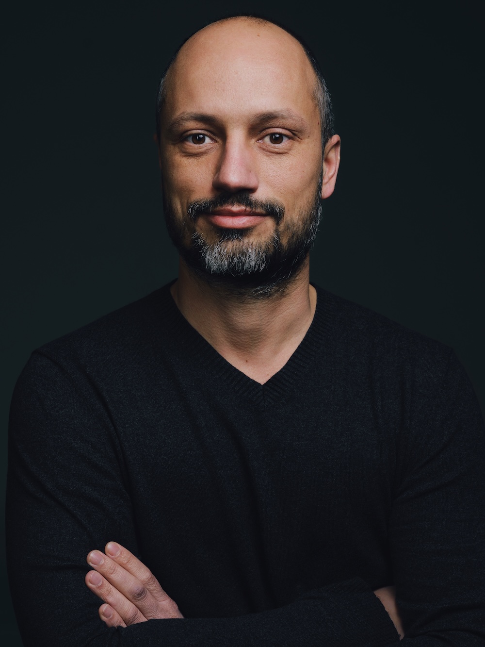 JĂĽrgen Pertak looks into the camera with his arms crossed.